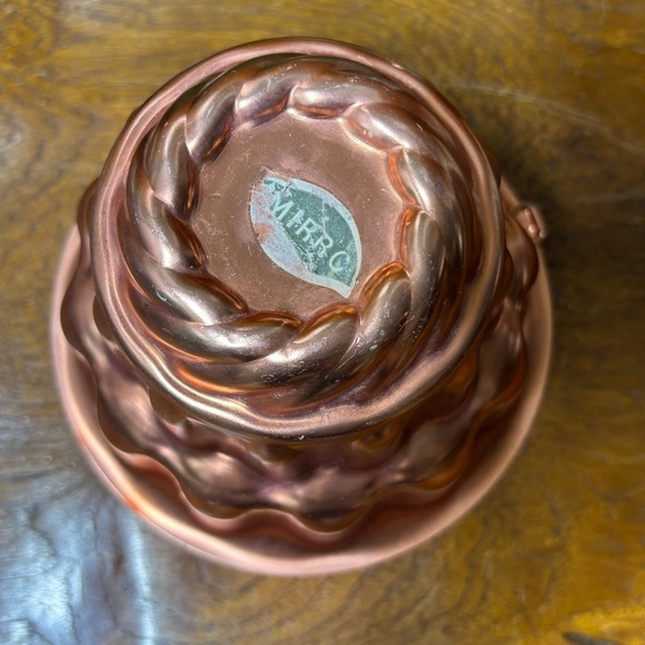 Vintage 3 tier copper tone jello mold with 6 cup capacity - Picture 2 of 6